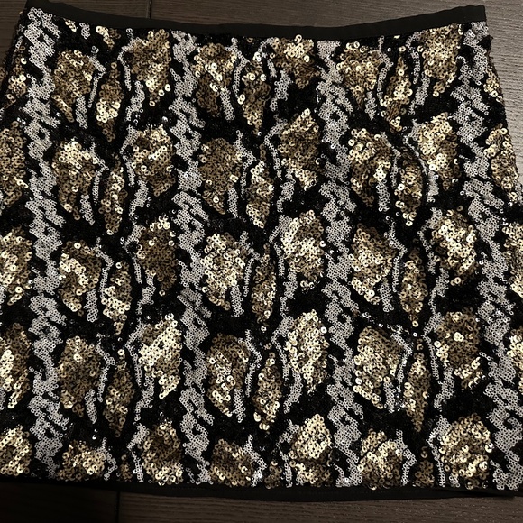 Guess Mini Skirt Sequin Snake Skin Pattern Black/Gold/White Sz Small (Like New!) - Picture 5 of 7